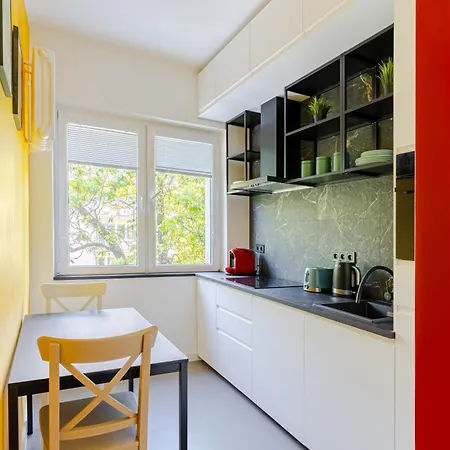 Hoza Str Close To Everything *