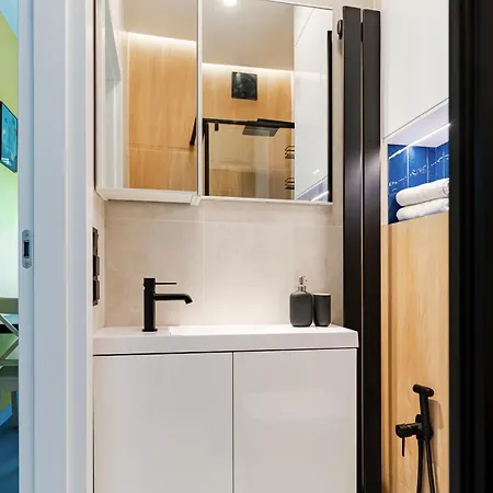 Hoza Str Close To Everything